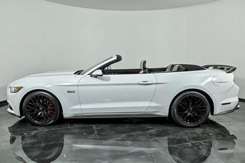 Oxford White 2017 Ford Mustang GT Premium