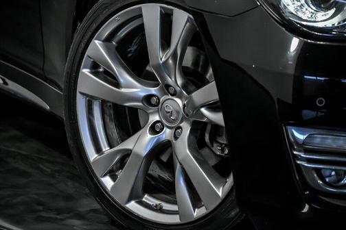 2015 INFINITI Q70L 5.6