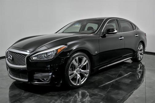 2015 INFINITI Q70L 5.6