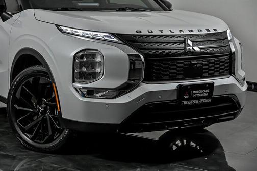 White Diamond 2024 Mitsubishi Outlander SE S-AWC