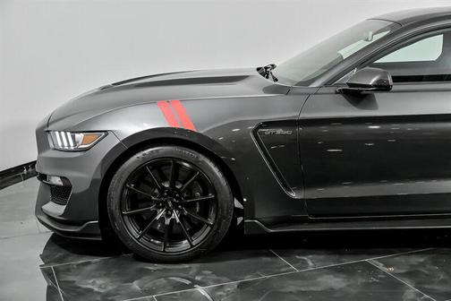 2017 Ford Shelby GT350 Base