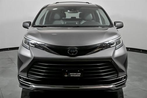 2021 Toyota Sienna XLE 8 Passenger