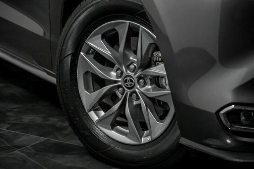 2021 Toyota Sienna XLE 8 Passenger