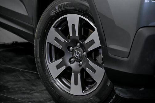 Modern Steel Metallic 2017 Honda Ridgeline RTL