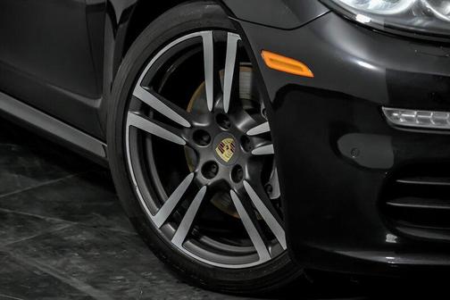 2016 Porsche Panamera Edition
