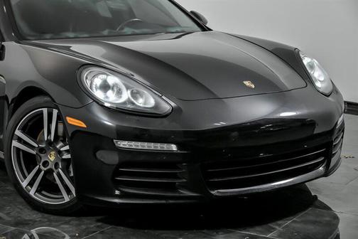 2016 Porsche Panamera Edition