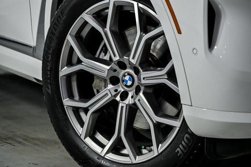 Alpine White 2023 BMW X7 xDrive40i