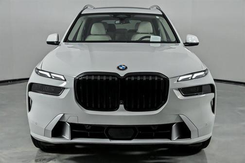 Alpine White 2023 BMW X7 xDrive40i