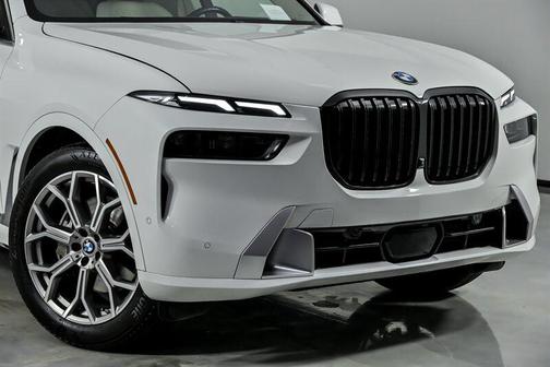 Alpine White 2023 BMW X7 xDrive40i