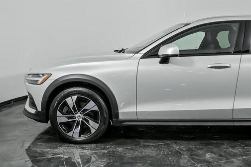 2020 Volvo V60 Cross Country T5