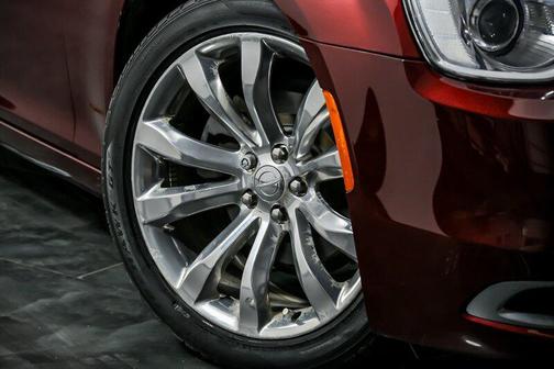 2020 Chrysler 300 Touring