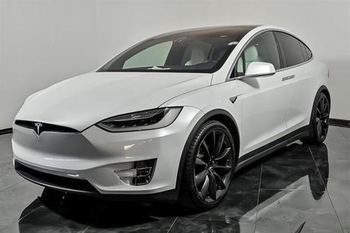 Pearl White Multi-Coat 2017 Tesla Model X 75D