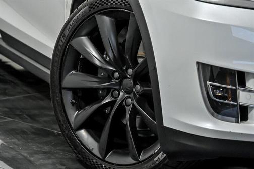 Pearl White Multi-Coat 2017 Tesla Model X 75D