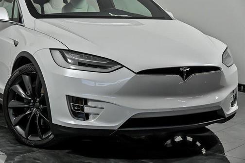Pearl White Multi-Coat 2017 Tesla Model X 75D