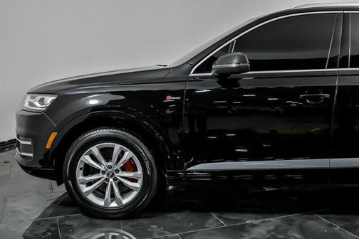 Orca Black Metallic 2018 Audi Q7 3.0T Premium Plus
