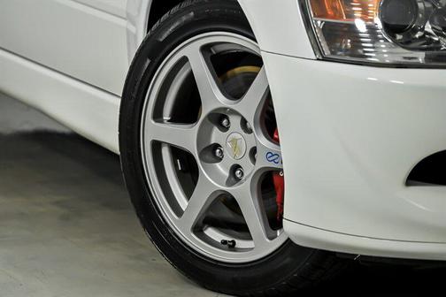 Weightless White 2003 Mitsubishi Lancer Evolution Base