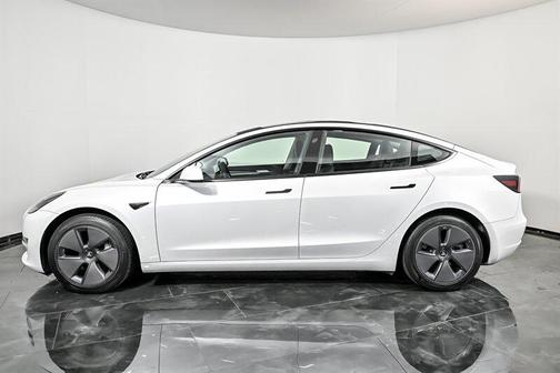 Pearl White Multi-Coat 2023 Tesla Model 3 Standard Range