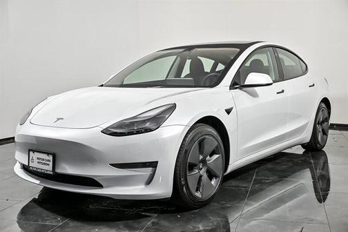 Pearl White Multi-Coat 2023 Tesla Model 3 Standard Range