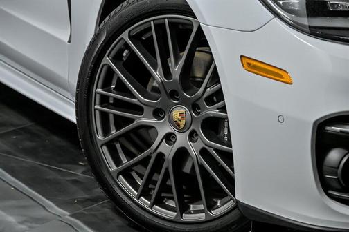2023 Porsche Panamera Platinum Edition