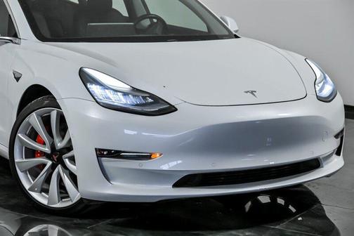 Pearl White Multi-Coat 2018 Tesla Model 3 Performance