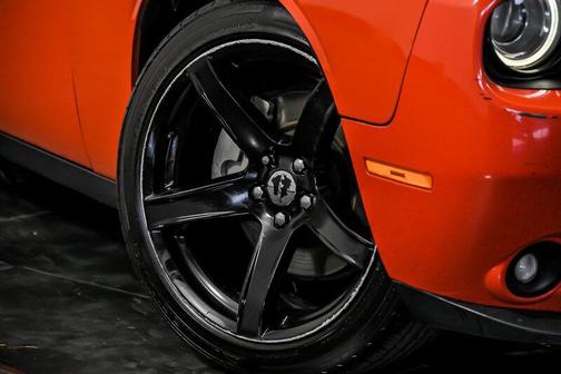 Go Mango 2016 Dodge Challenger SXT