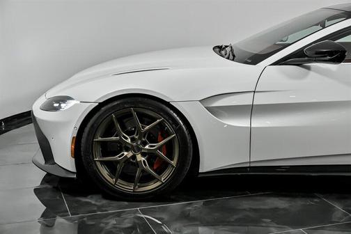 2021 Aston Martin Vantage Base