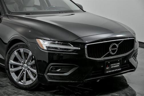 2021 Volvo S60 T6 Momentum