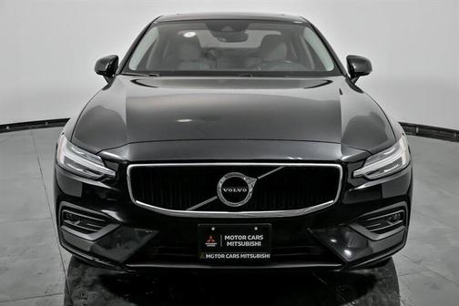 2021 Volvo S60 T6 Momentum