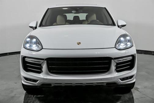 2016 Porsche Cayenne GTS
