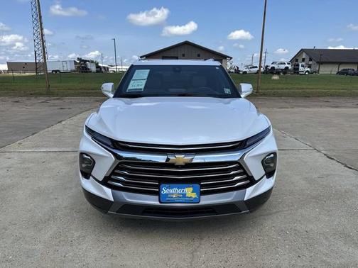 Iridescent Pearl Tricoat 2023 Chevrolet Blazer Premier