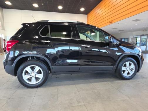 Mosaic Black Metallic 2020 Chevrolet Trax LT