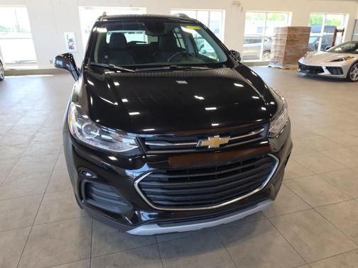 Mosaic Black Metallic 2020 Chevrolet Trax LT