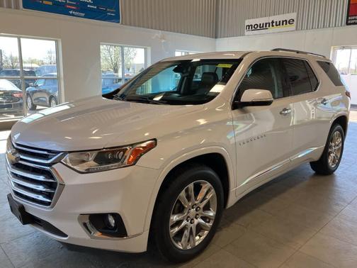 Iridescent Pearl Tricoat 2019 Chevrolet Traverse High Country