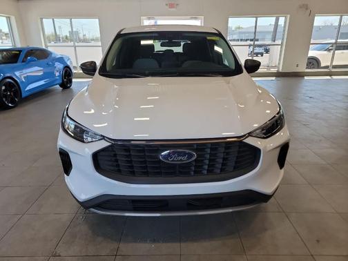 Oxford White 2023 Ford Escape Active