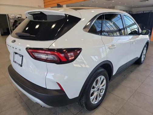 Oxford White 2023 Ford Escape Active