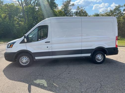 2024 Ford Transit-250 148 WB Medium Roof Cargo