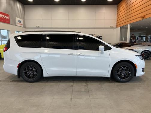 2018 Chrysler Pacifica Touring-L Plus