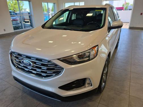 White Platinum Tri-Coat Metallic 2019 Ford Edge SEL