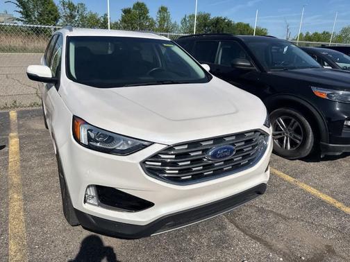 White Platinum Tri-Coat Metallic 2019 Ford Edge SEL