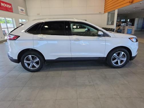 White Platinum Tri-Coat Metallic 2019 Ford Edge SEL