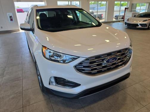 White Platinum Tri-Coat Metallic 2019 Ford Edge SEL