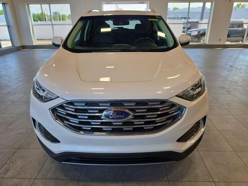 White Platinum Tri-Coat Metallic 2019 Ford Edge SEL