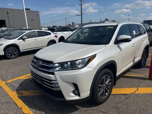 White 2019 Toyota Highlander