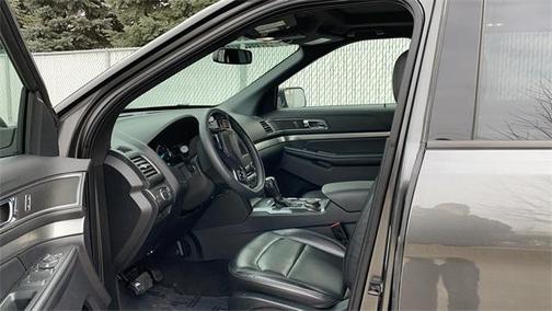 Photo 2 of 36 of 2019 Ford Explorer XLT