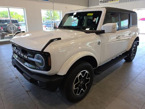 Oxford White 2023 Ford Bronco Outer Banks