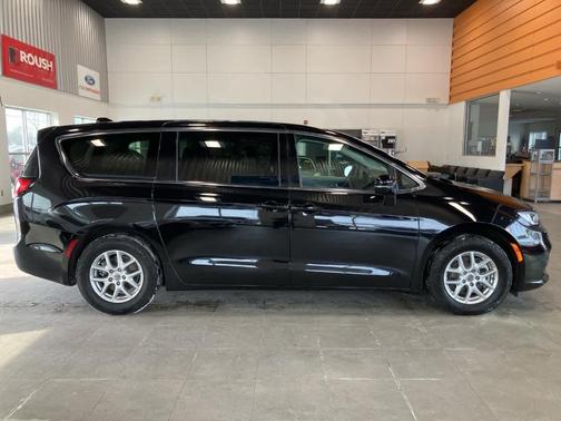 2024 Chrysler Pacifica Touring-L