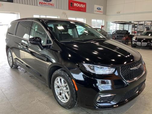 2024 Chrysler Pacifica Touring-L