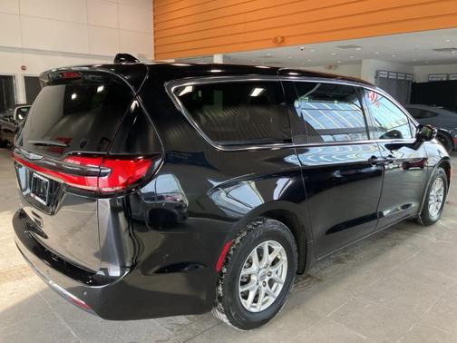 2024 Chrysler Pacifica Touring-L
