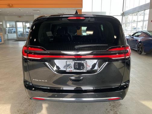 2024 Chrysler Pacifica Touring-L