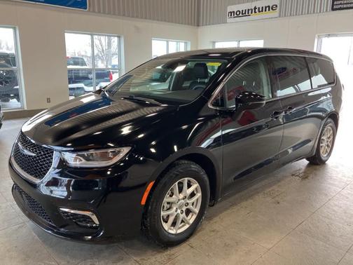 2024 Chrysler Pacifica Touring-L